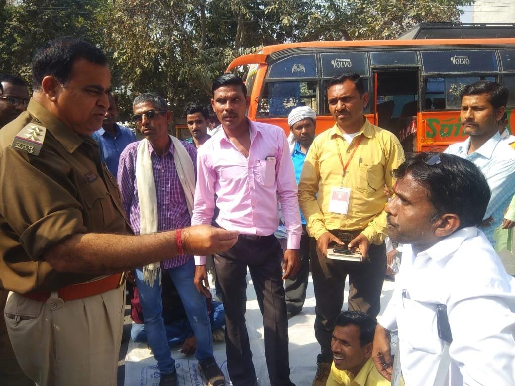 Bus was spoiled, Divyang could not reach Jhansi