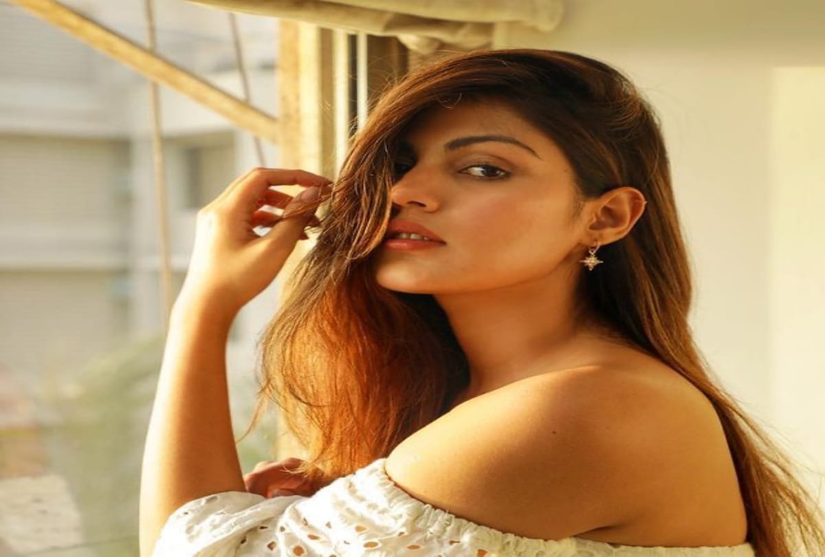 rhea chakraborty enjoys farhan-shibani wedding