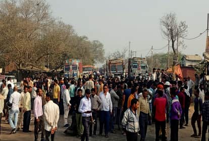 victim father dies in suspicious condition at kanpur relatives jammed the Kanpur-Sagar highway