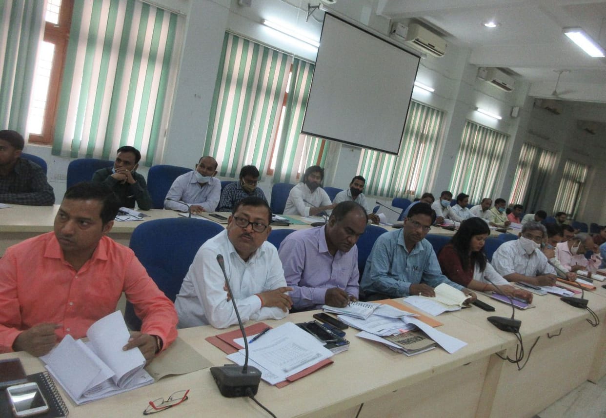 Salary stopped for the executive officer of Manjhanpur and Bharwari
