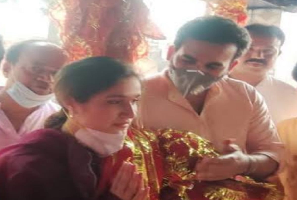 Former Indian bowler Zaheer Khan along with wife Sagarika ghatge visited Rajrappa temple in Jharkhand