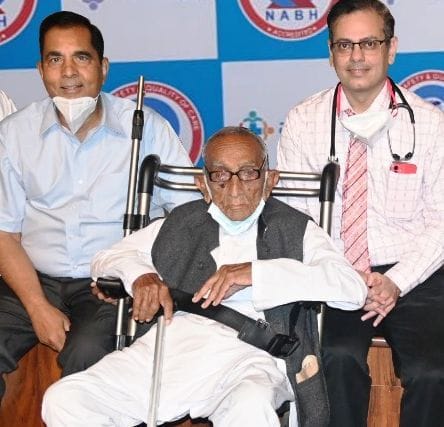 103-year-old Laxman Das gets vaccinated