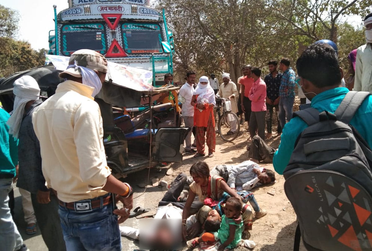 road accident in kanpur dehat, two died and six injured