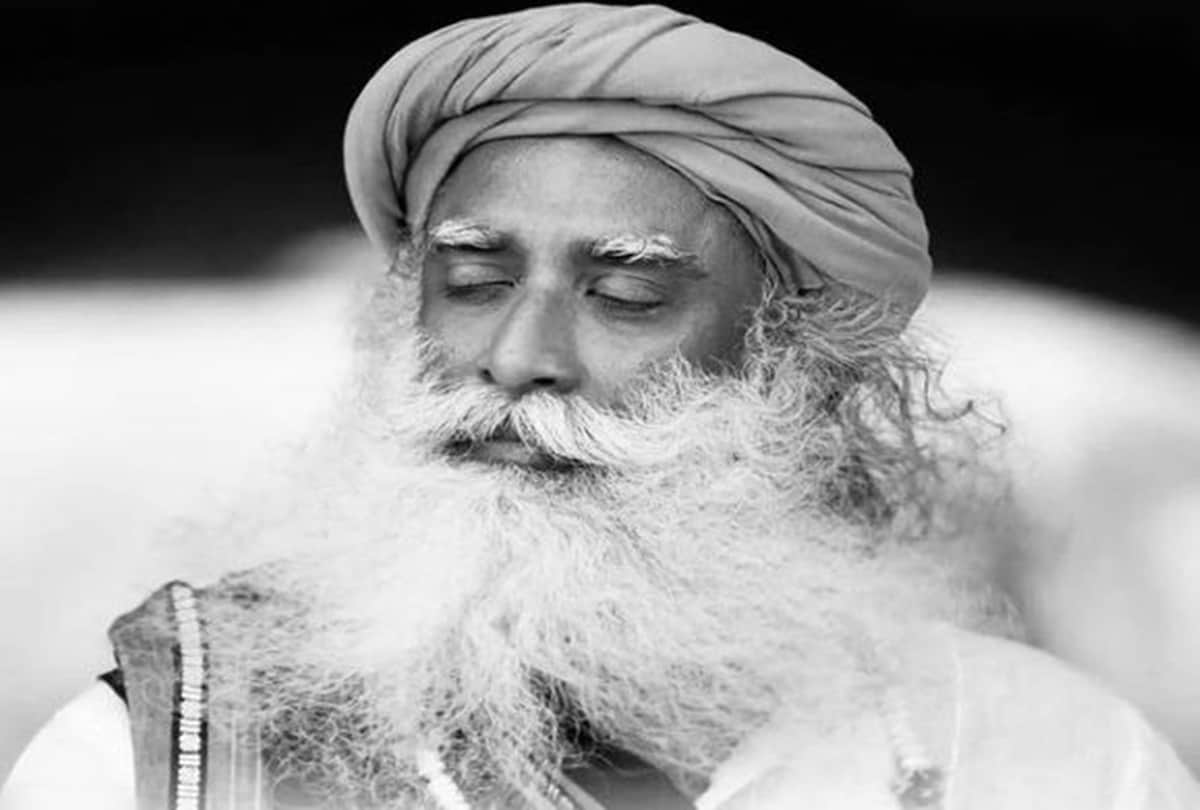 Sadhguru is not in favour of Akshay Kumar film OMG 2 getting A certificate actor reacts on it