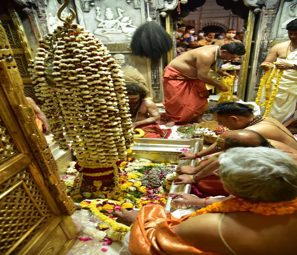 Two lakh devotees worshiped Baba Vishwanath on Mahashivaratri