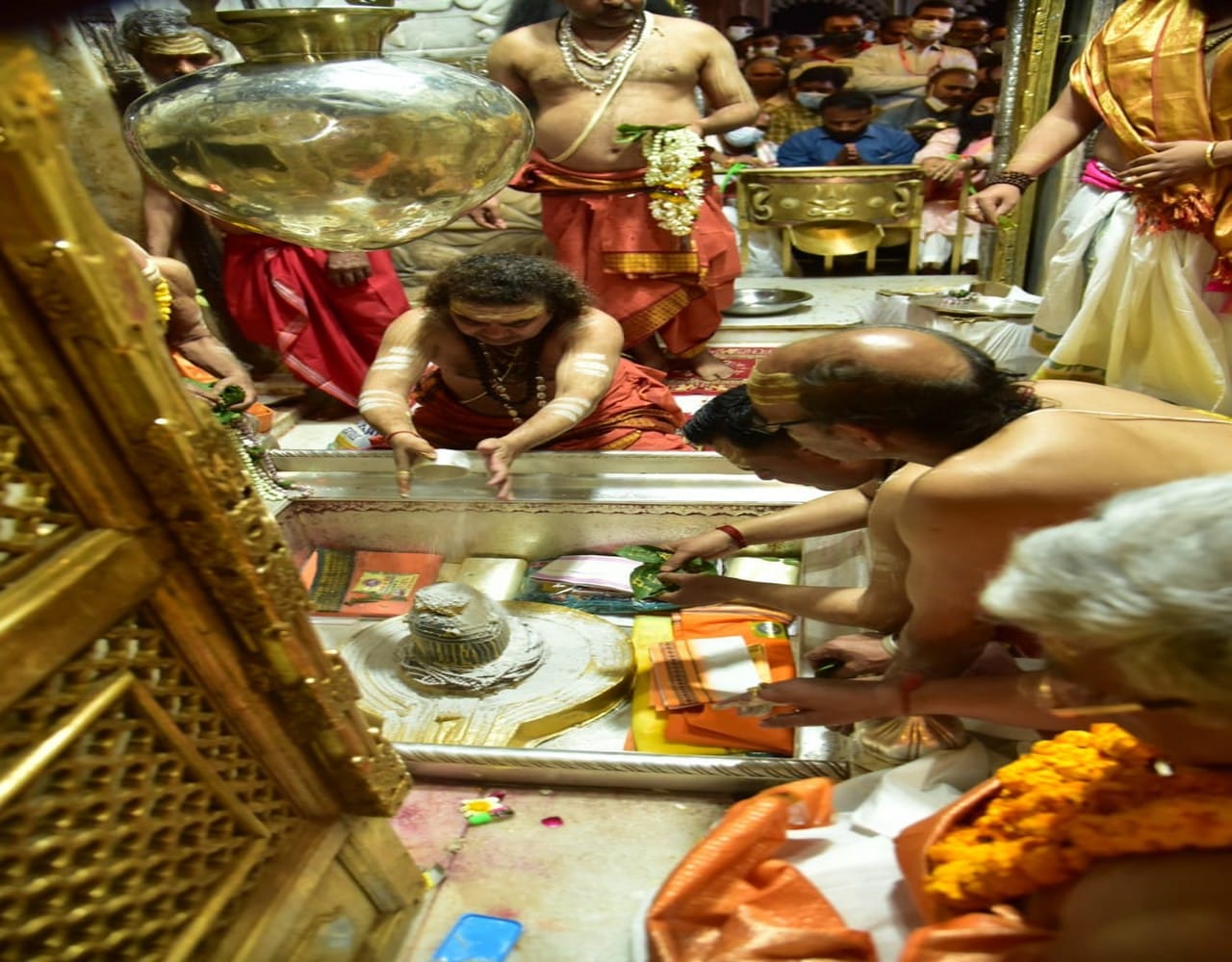 Two lakh devotees worshiped Baba Vishwanath on Mahashivaratri