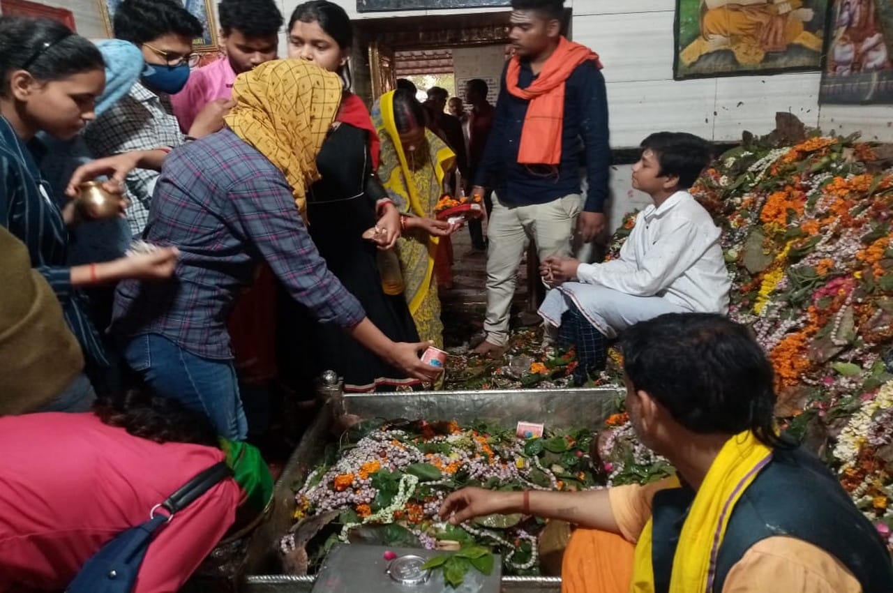 Two lakh devotees worshiped Baba Vishwanath on Mahashivaratri