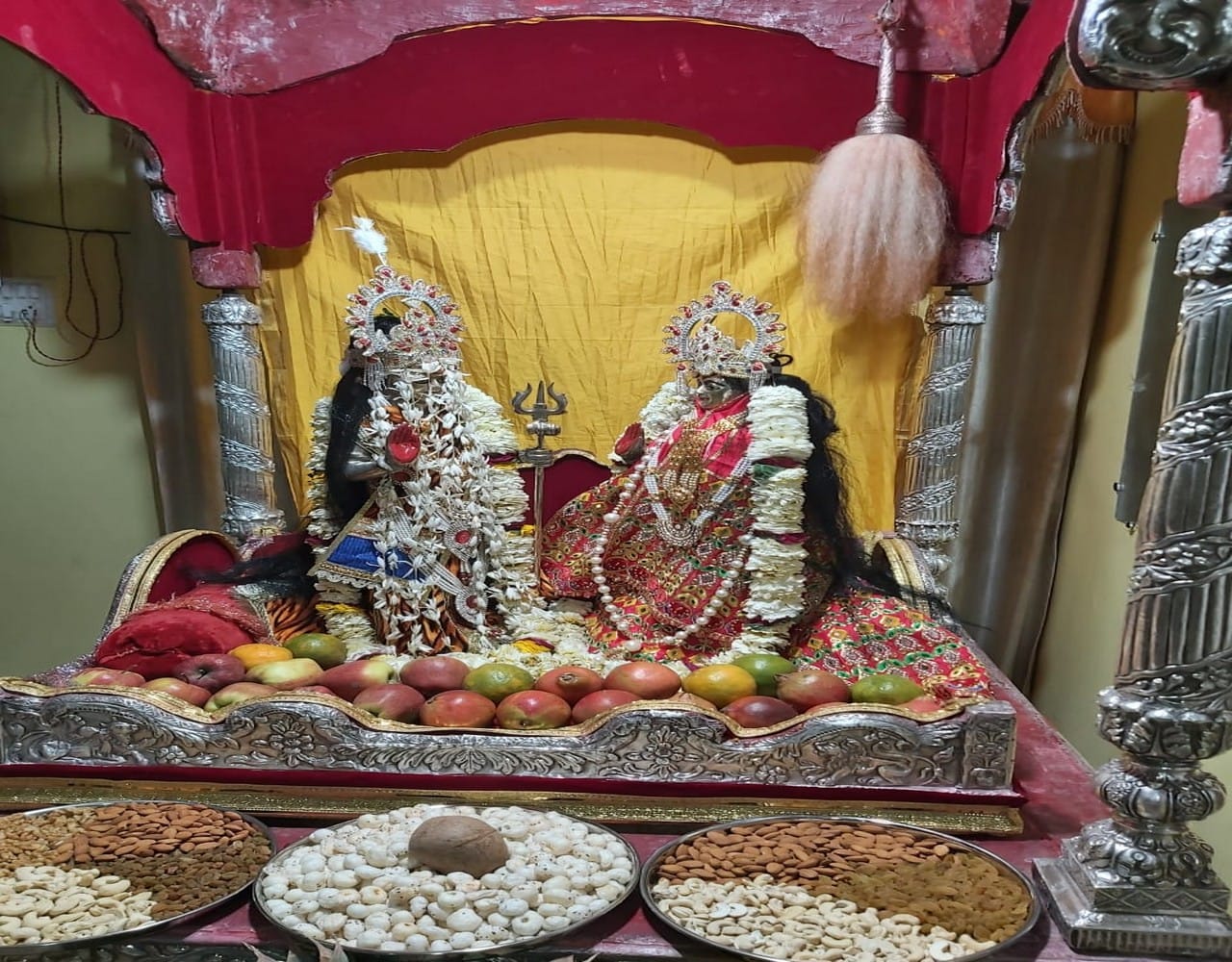 Tradition of marriage of Kashi Vishwanath and mother Parvati played at Mahanta residence on Mahashivratri