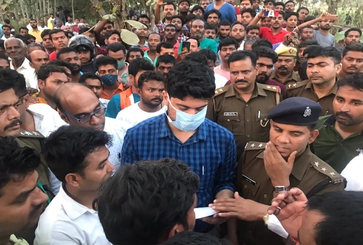 Shops closed in Gagaha market to protest against murder of former BSP leader in gorakhpur