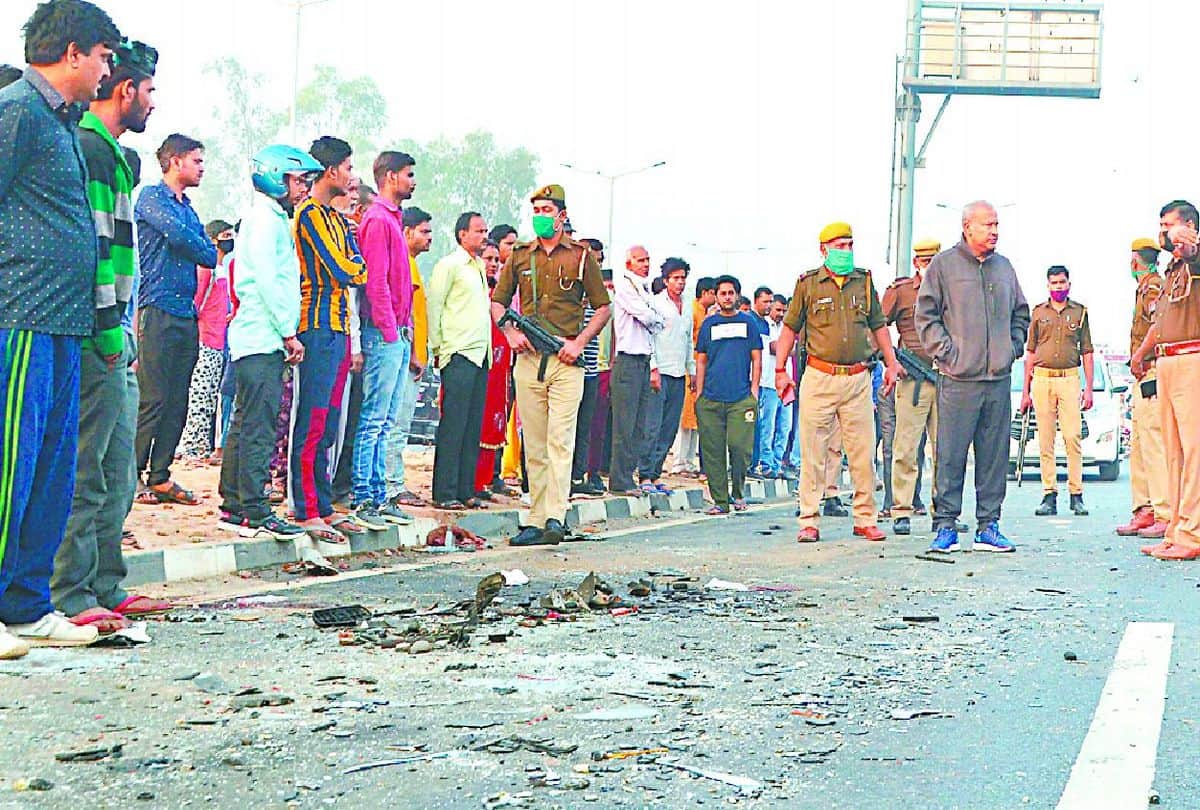 Horrific Accident Spot Of Agra Delhi National Highway