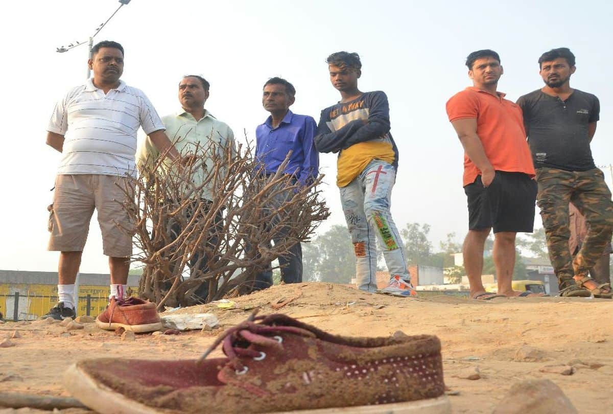 agra accident news: three young man nine dead bodies took to bihar from agra