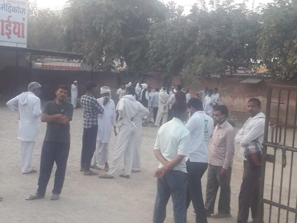 road accident, two friends dead, hospital
