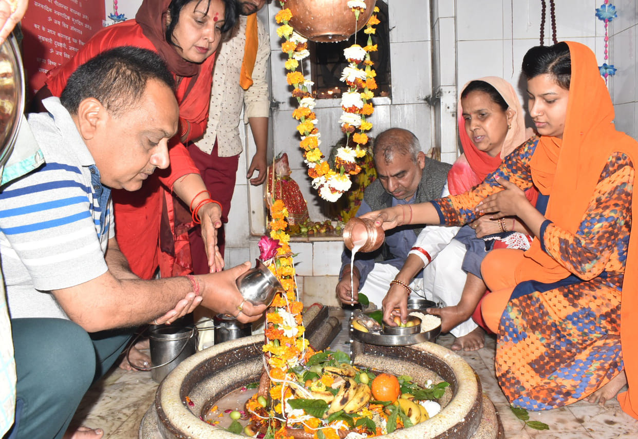 Devotees gathered in pagoda for Jalabhishek