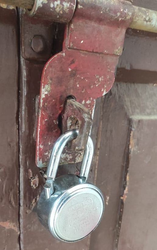 Thieves break lock of store room of Ladhura temple