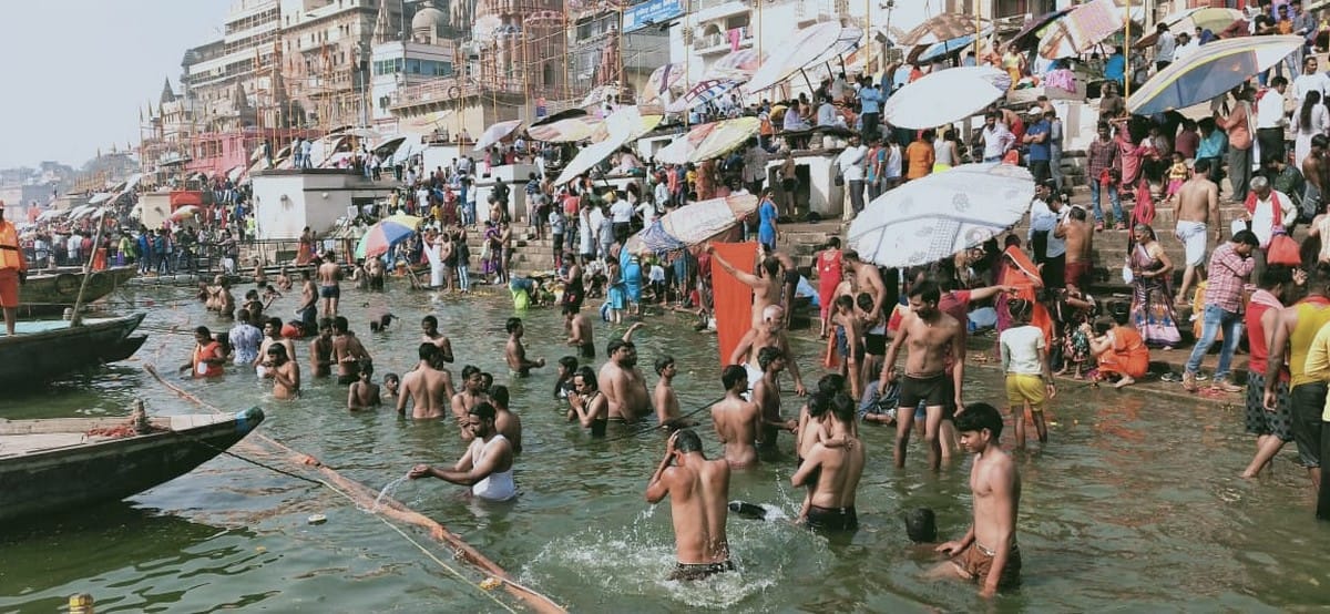 Mahashivratri 2021 in Kashi: devotees taking a dip on Ganga Ghats and long queue to visit Kashi Vishwanath