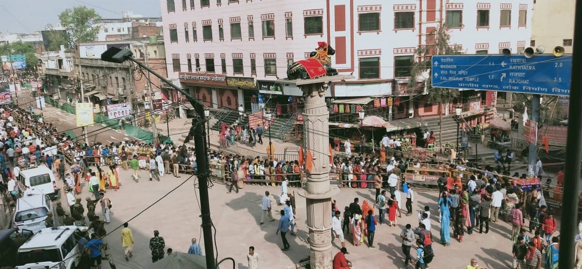 Mahashivratri 2021 in Kashi: devotees taking a dip on Ganga Ghats and long queue to visit Kashi Vishwanath