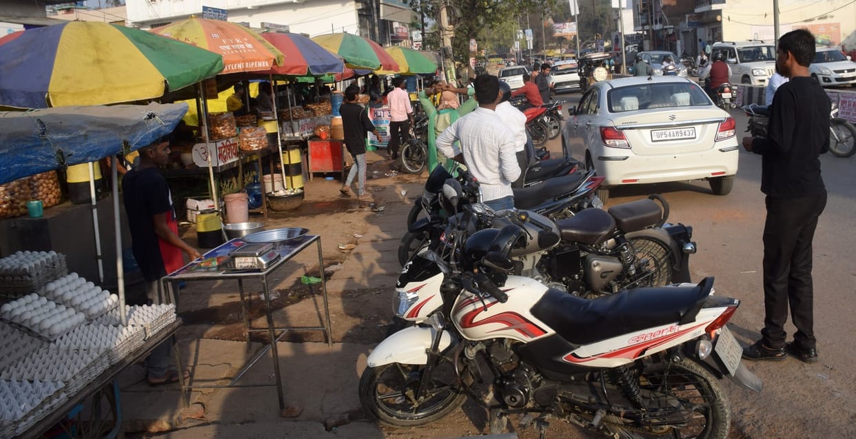 The city is moaning from the jam, the administration remains silent