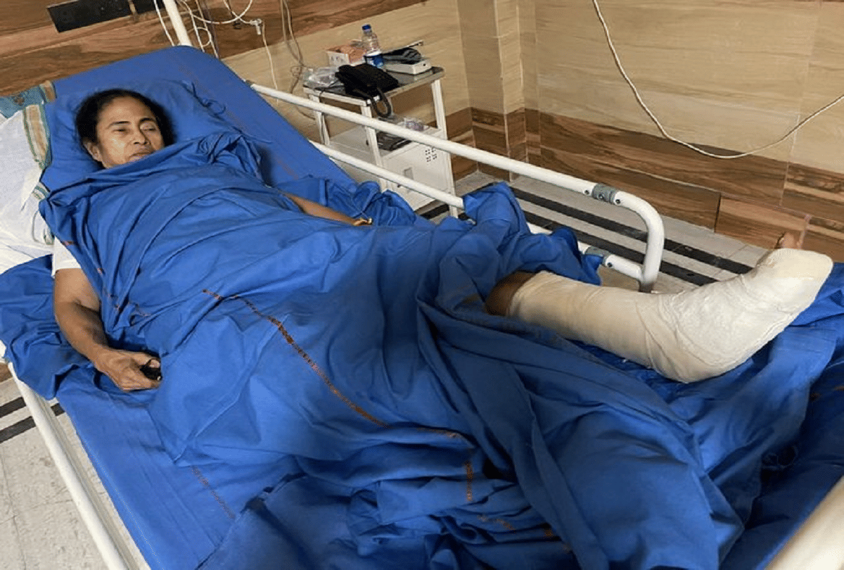 west bengal police filed FIR in cm Mamta injury case
