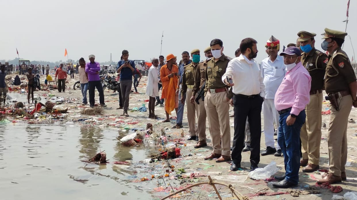 Kanvadis left the dirt on the banks of the Ganges