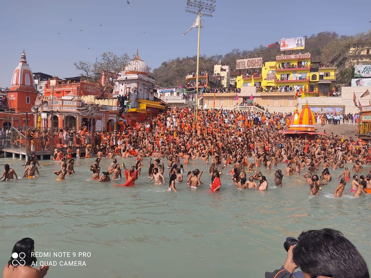 haridwar kumbh 2021: Devotees will see live coverage of shahi snan at home, big screens will be installed in mela area
