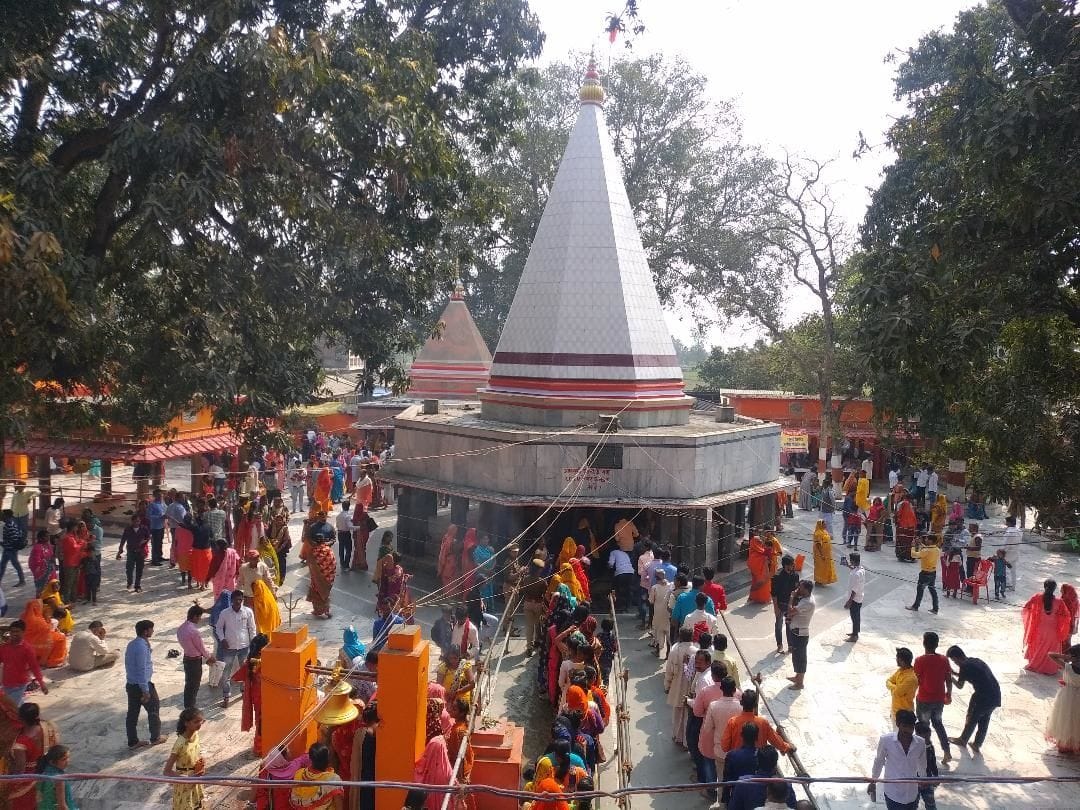 The flood of faith in the pagoda