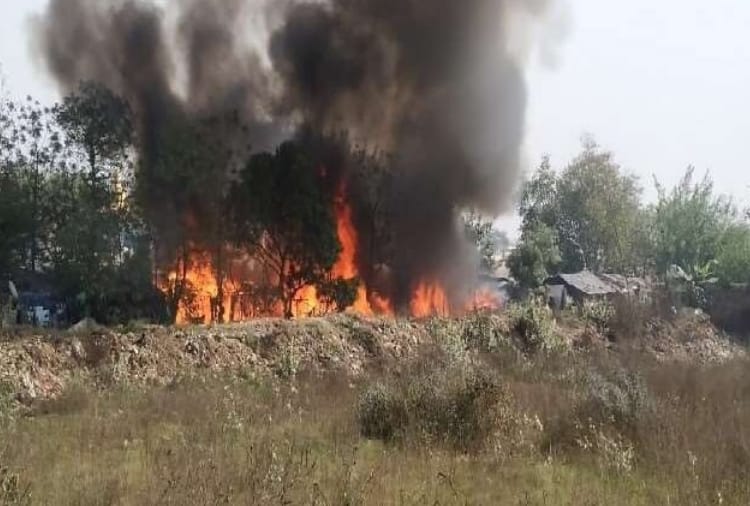 Fire erupt at slum area at jalandhar of punjab 