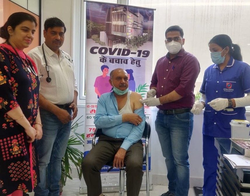 corona vaccine, board chairman, police, doctors