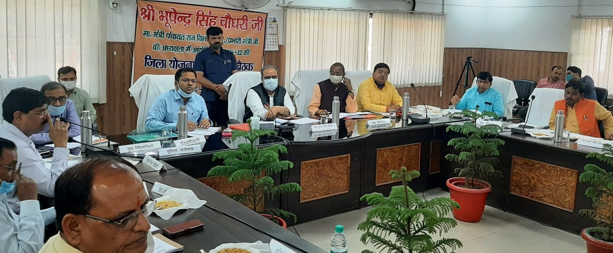 Hathras: Seal on proposals worth Rs. 24789 lakhs