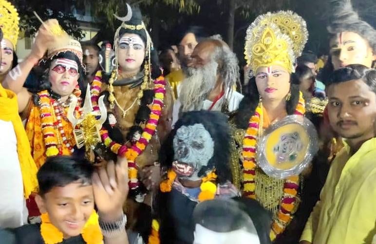 Devotees of naive people shouted in Shiva Barat