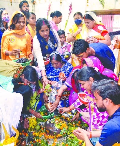 Shiva devotees performed Jalabhishek, Rudrabhishek in Pagoda