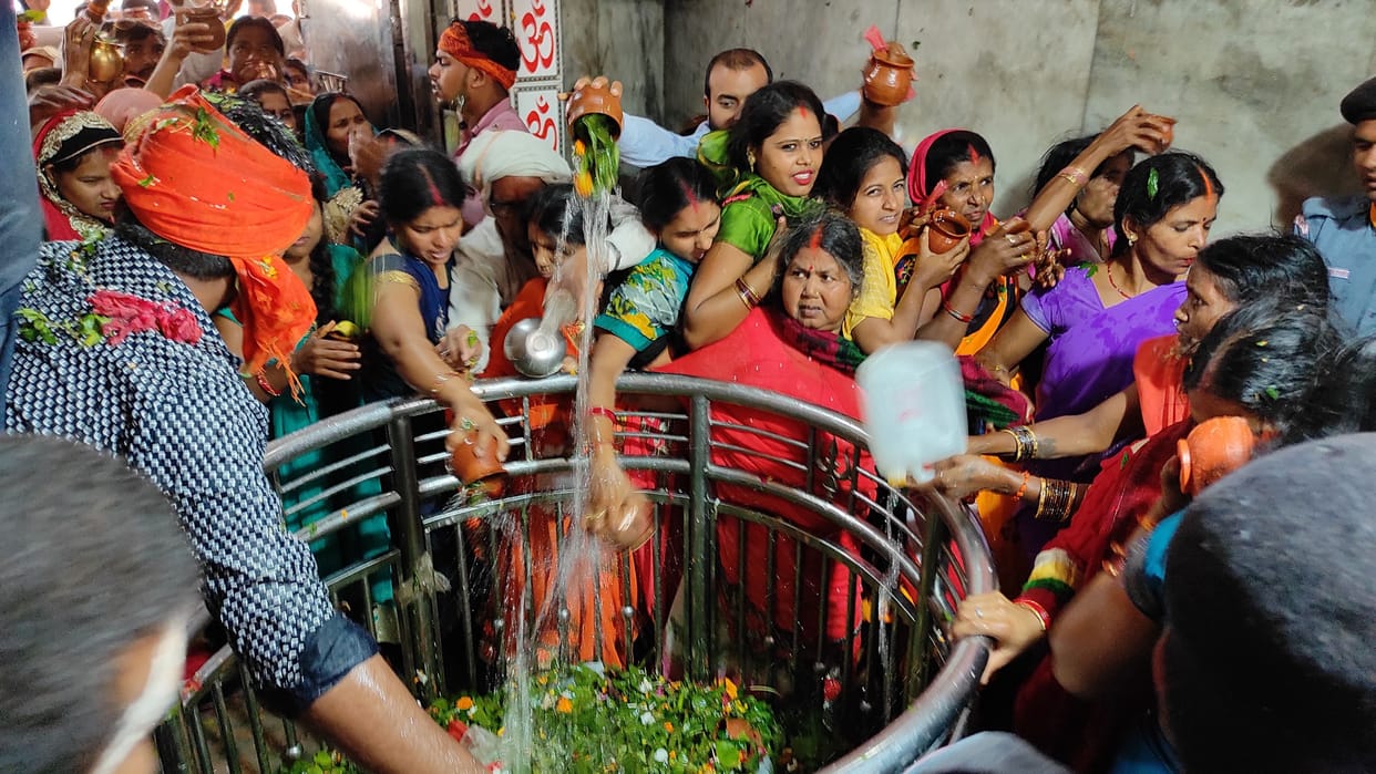 devotee worship in shiv temple