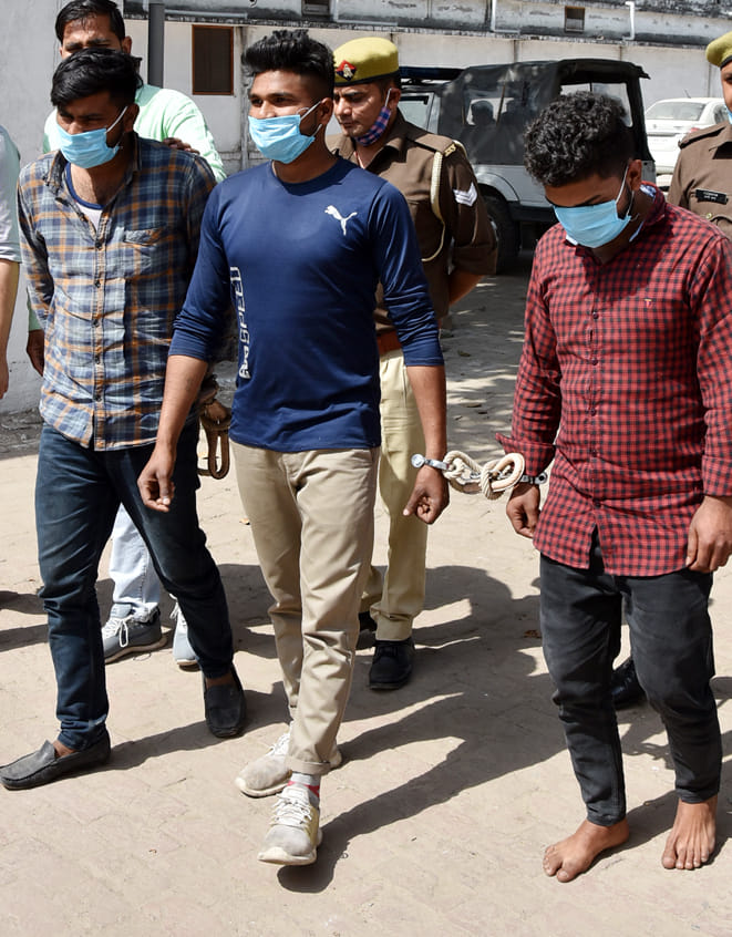Three miscreants who looted a tractor-trolley arrested in an encounter