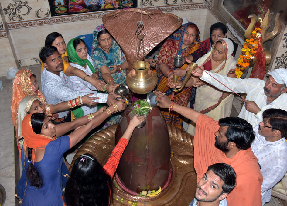 Shouts of Har Har Mahadev echoed in pagoda