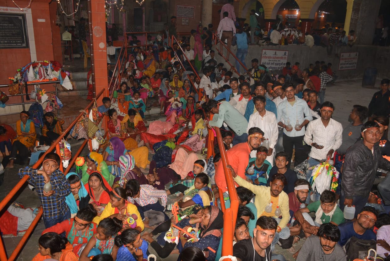 lots of kanvariya yatri gathred on mahashivratri