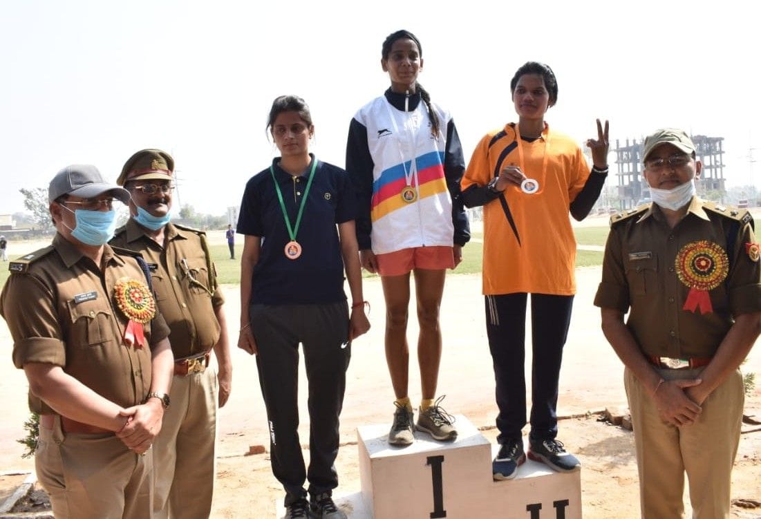 Hathras: Rikit and Shagufa win the 800 meters race