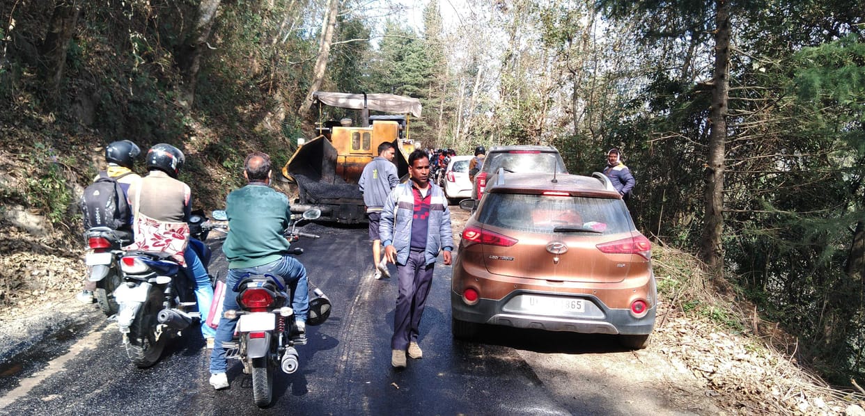 Champawat-Khetikhan road jammed due to asphalt, people were worried