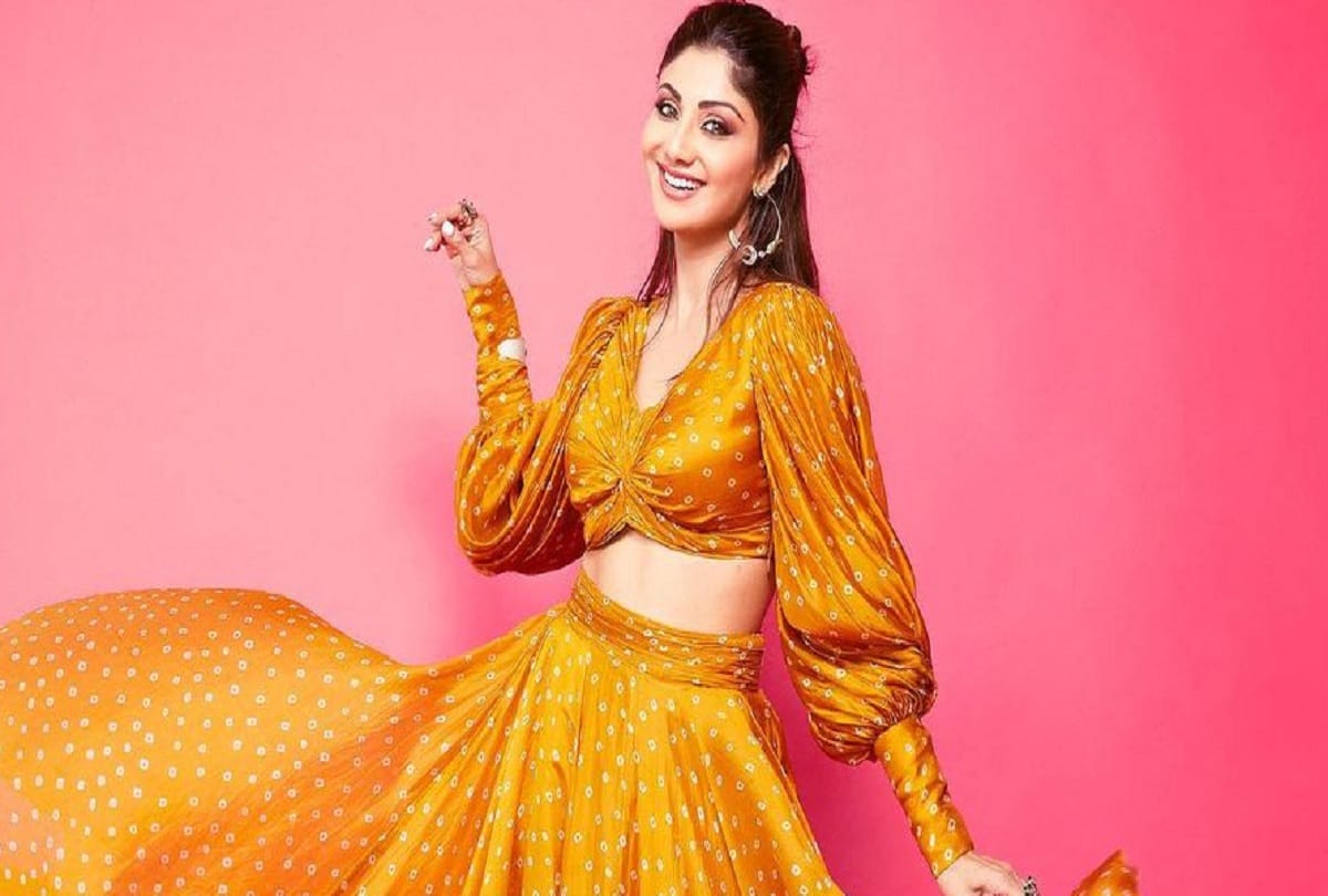 shilpa shetty look beautiful in crop top with flowy a line skirt