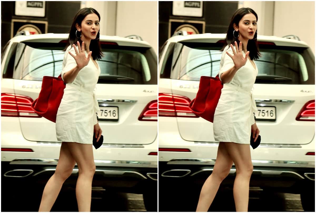 ananya pandey rakul preet singh shruti haasan Spotted at bandra See Pictures