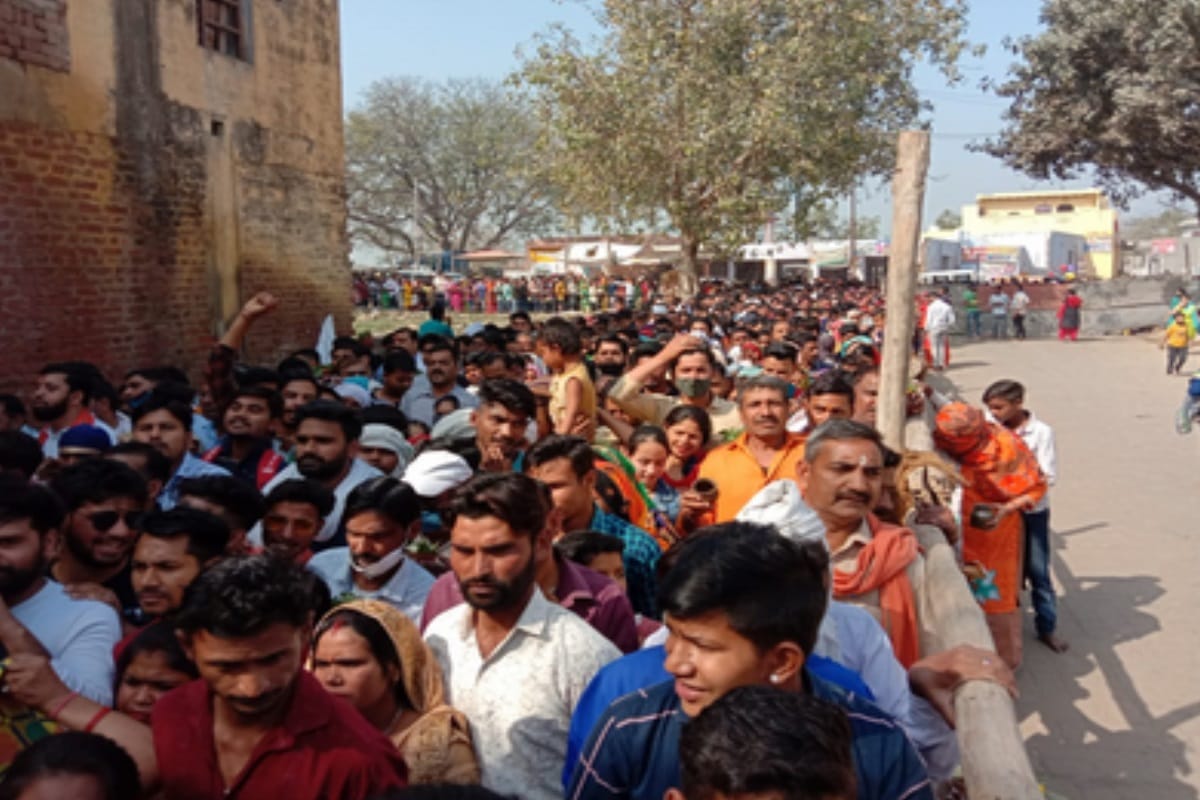 Mahashivratri today: A crowd of Shiva devotees gathered in the shiv Temple