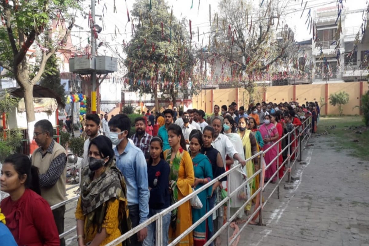 Mahashivratri today: A crowd of Shiva devotees gathered in the shiv Temple