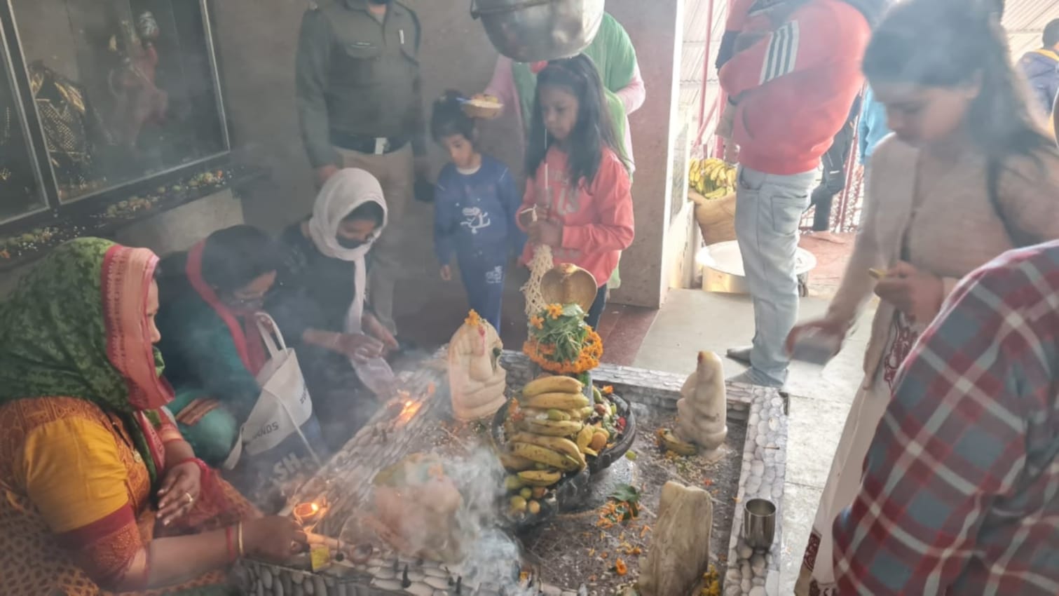 Mahashivratri 2021: people dose prayer in uttarakhand temple watch photos