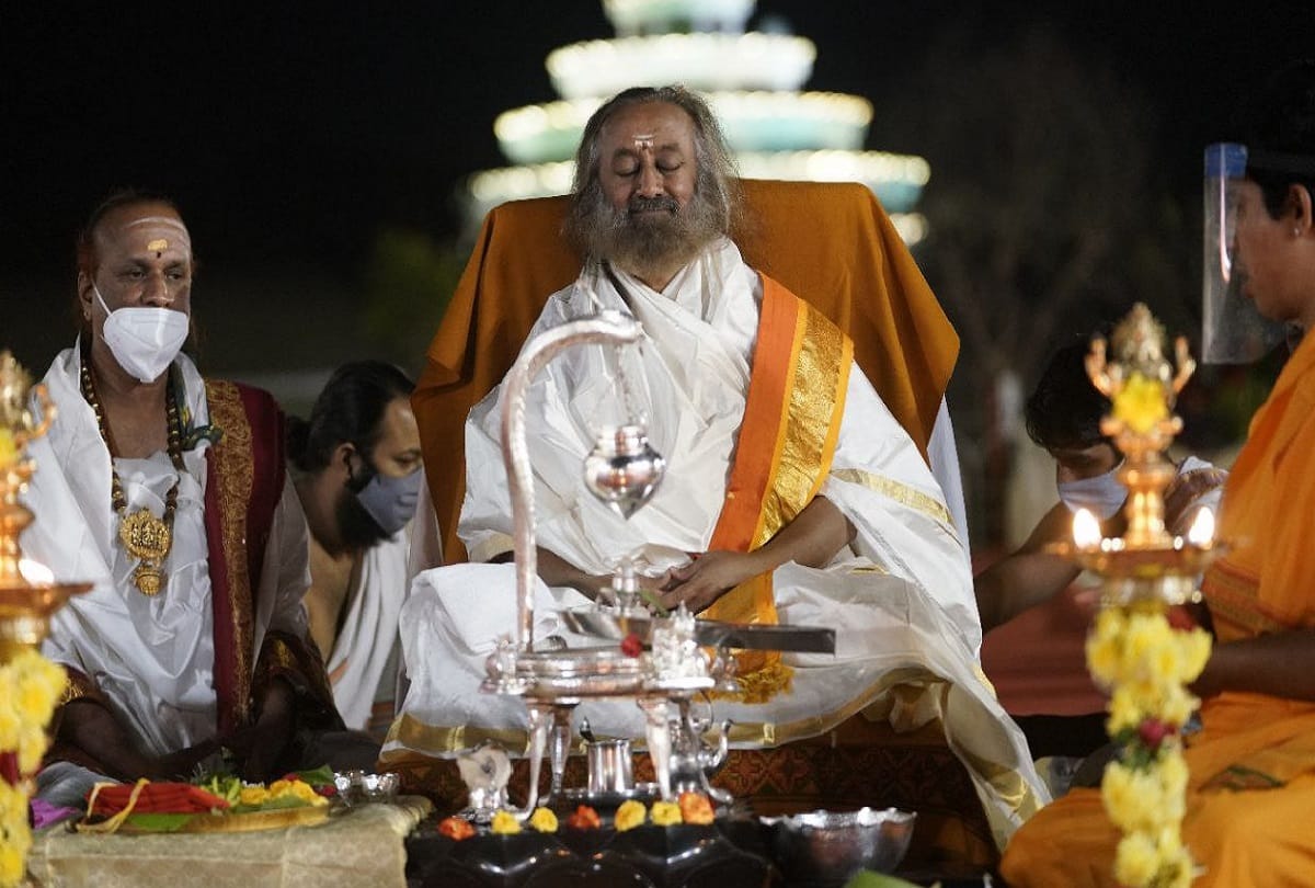 Delighted in Shiv Bhakti: Rudrabhishek took place in the Art of Living Ashram, Shree Shree said - Bholenath gets pleased with Bilva Patra