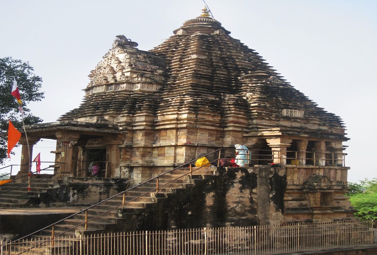 Gujarat :  Shamlaji Mandir banned short dress and bermuda during visit short clothes in temple