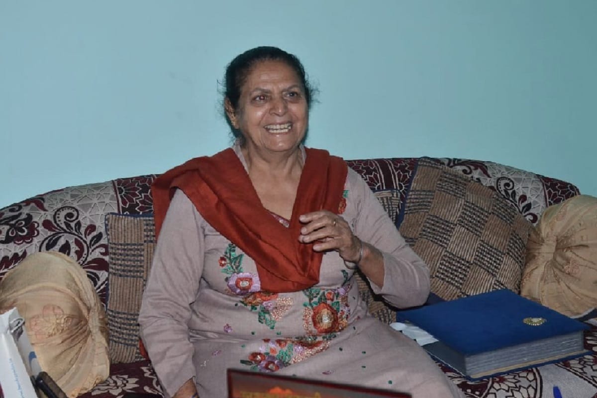 Uttarakhand New Chief minister Tirath Singh wife's Rashmi Tyagi was get award to Miss Meerut