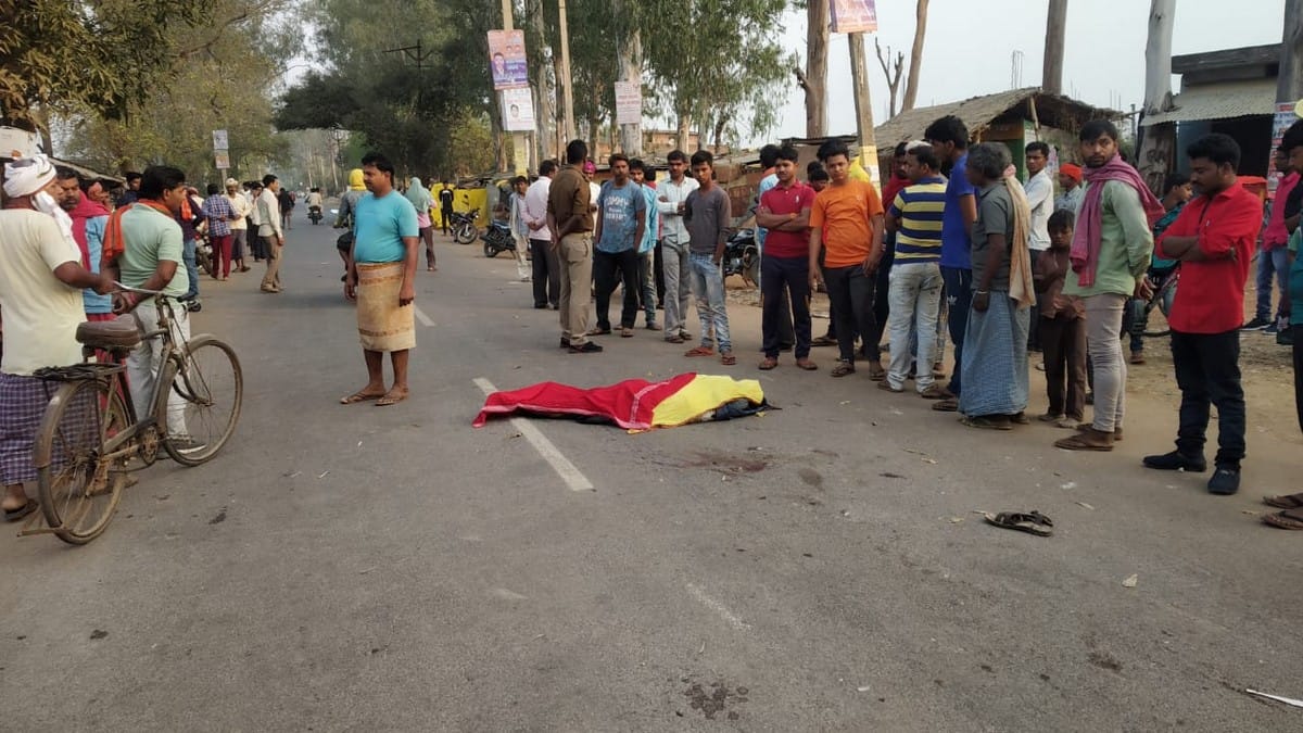 tragic accident in mirzapur four people including mother and daughter died by truck