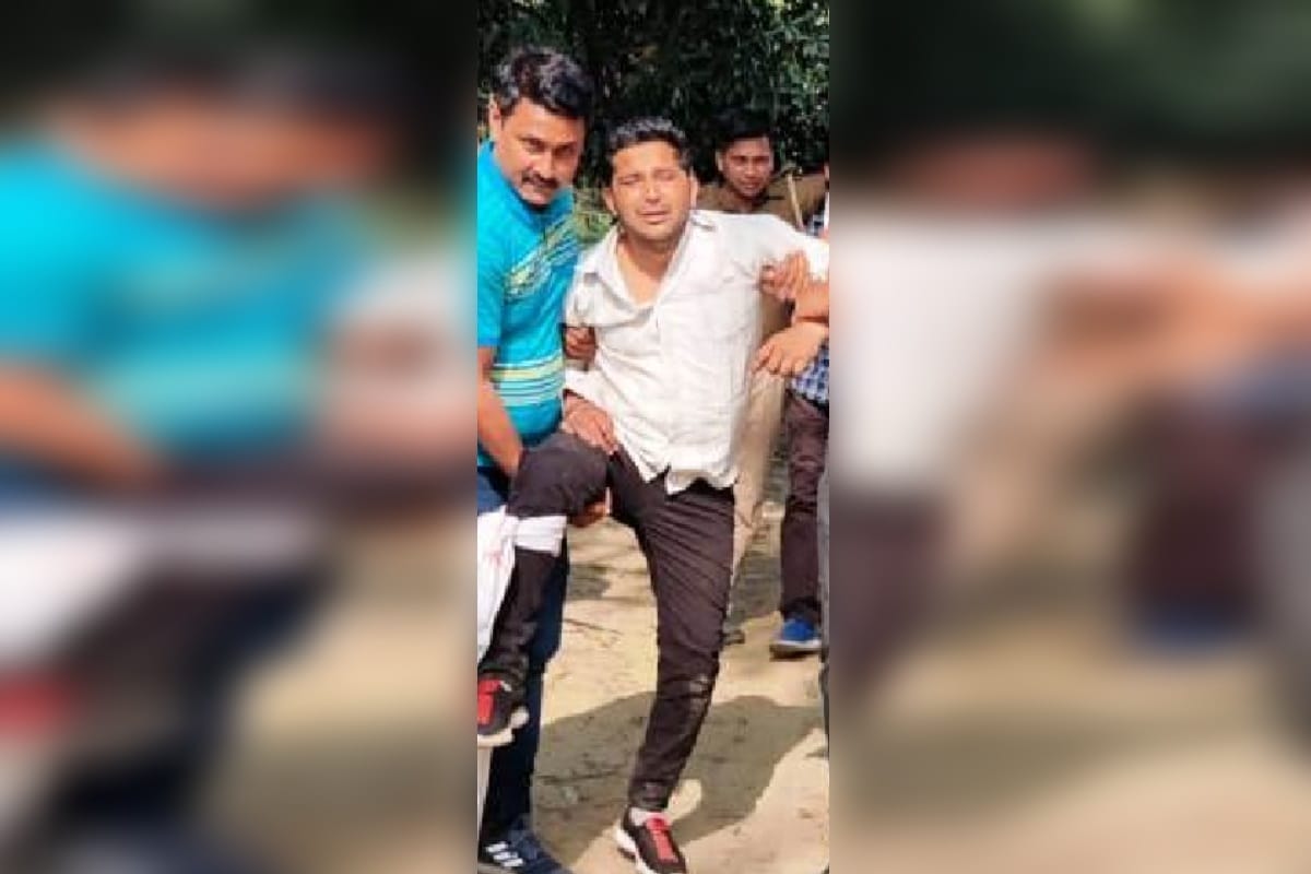 Encounter in Muzaffarnagar and three crooks arrested by police and Illegal liquor recovered with car