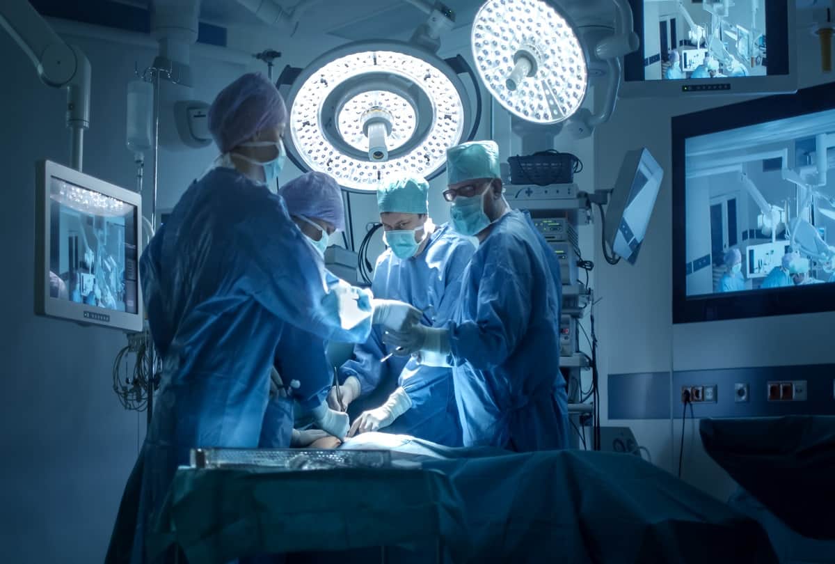 private body part of the woman vagina gets in the man when went to hospital hernia treatment