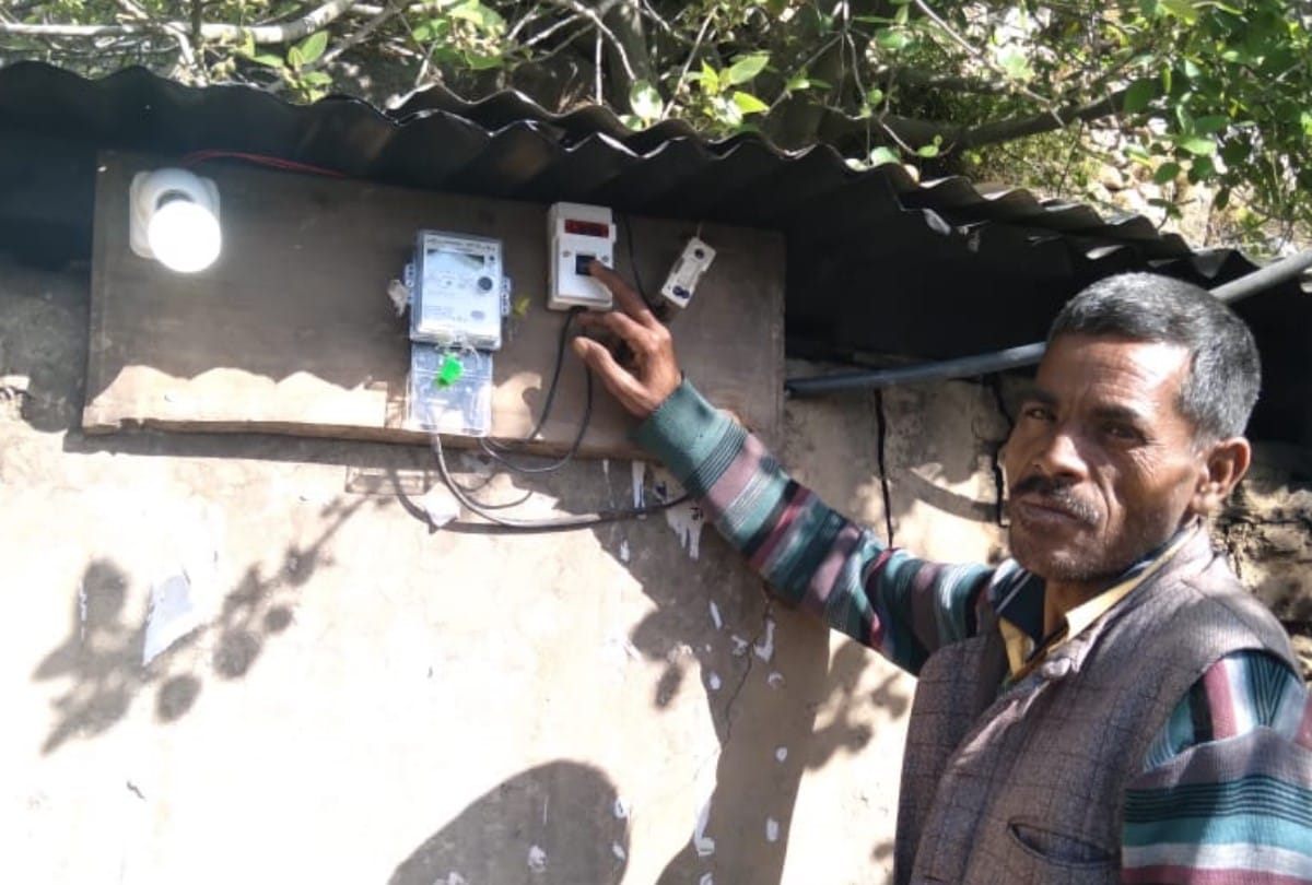 Himachal News: electricity connection to jiya lal after 15 years in Kullu himachal pradesh