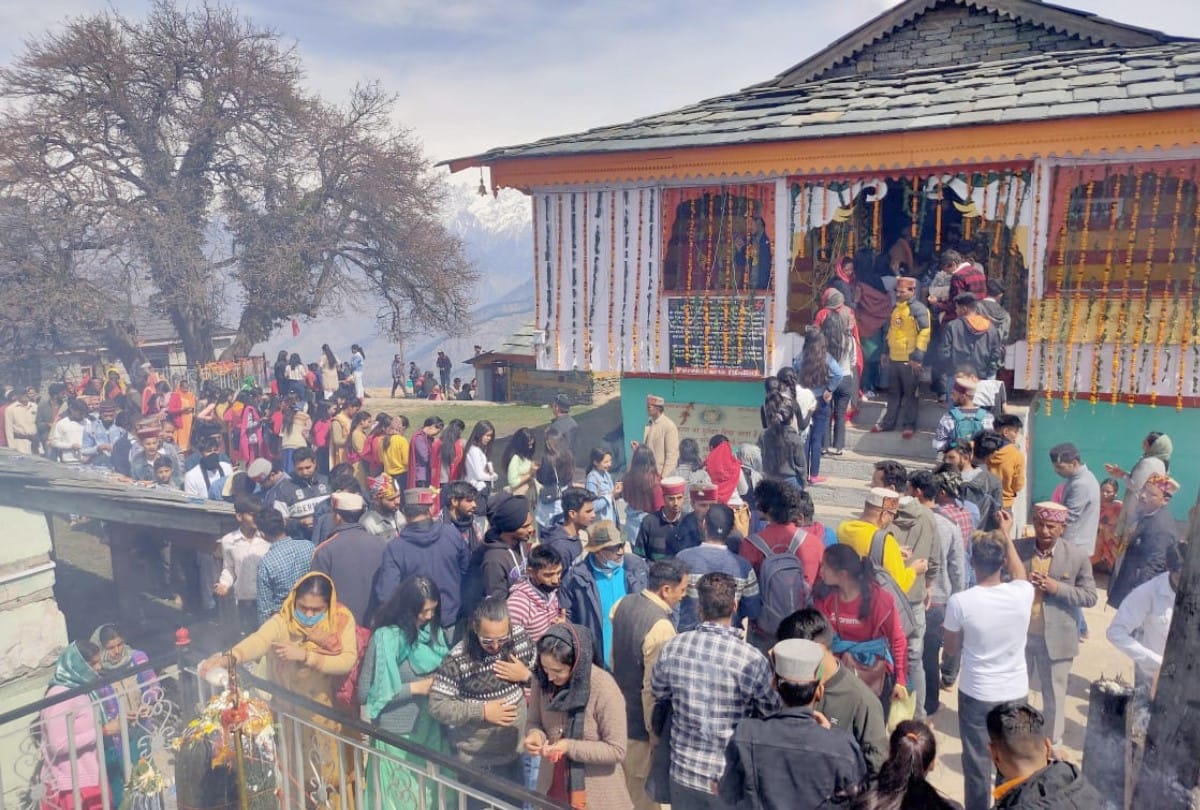 mahashivratri 2021 in Himachal: Devotees pay obeisance at lord shiv temples