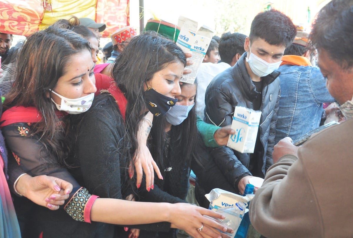 mahashivratri 2021 in Himachal: Devotees pay obeisance at lord shiv temples